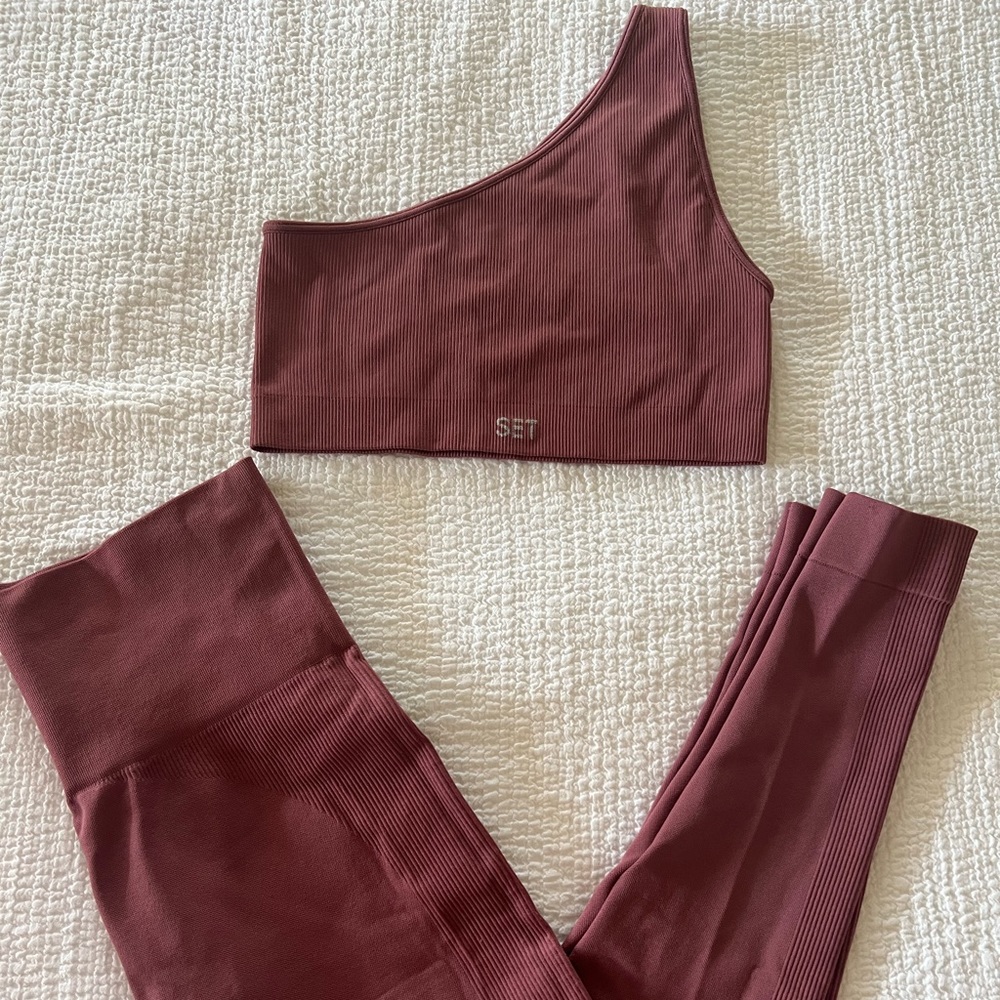 SET Active Mauve Leggings and Top Set